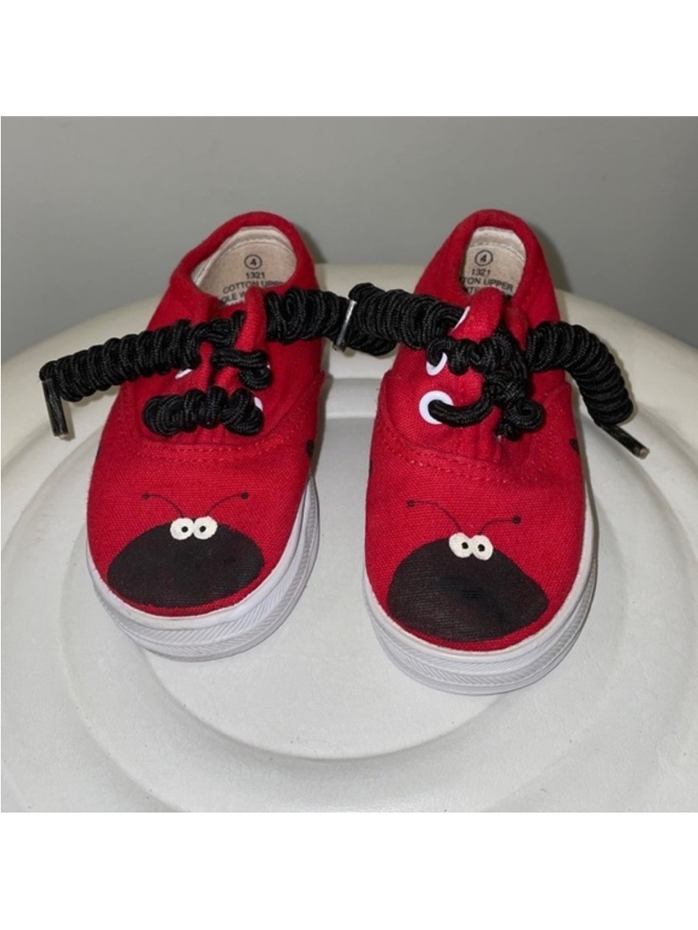 Ladybug baby shoes sneakers Size 4.